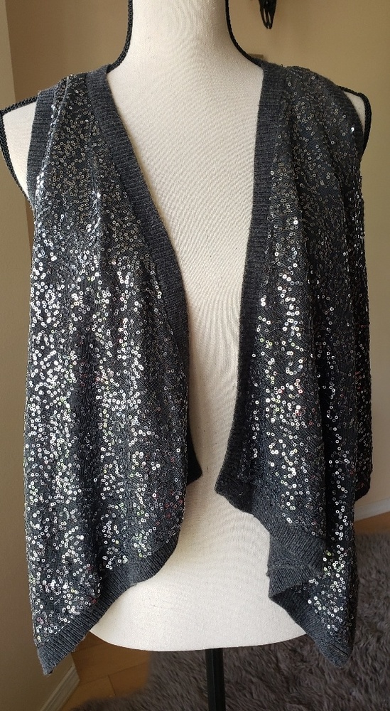 Gorgeous cropped sequin vest